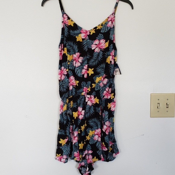 Romper, black, floral. NWT - Picture 2 of 3
